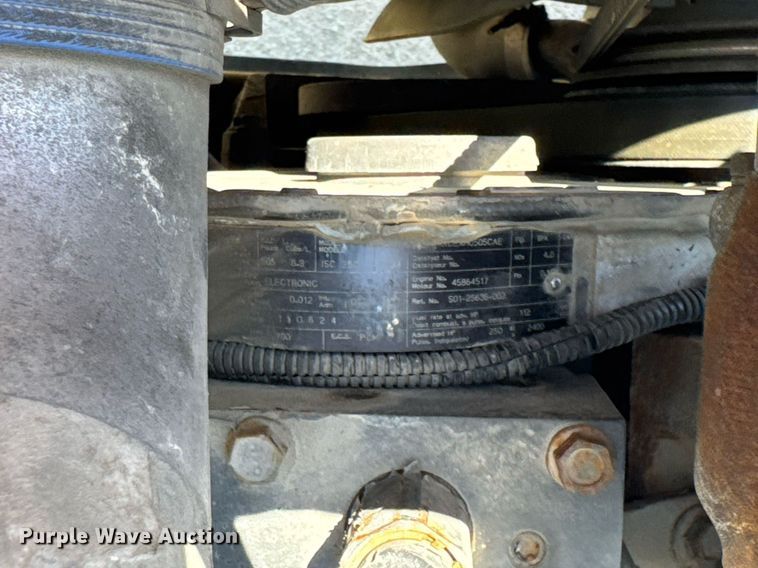 image for item DU9018 2000 Freightliner FL70 semi truck