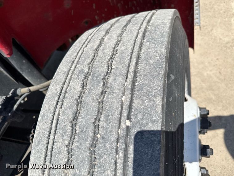 image for item DU9018 2000 Freightliner FL70 semi truck