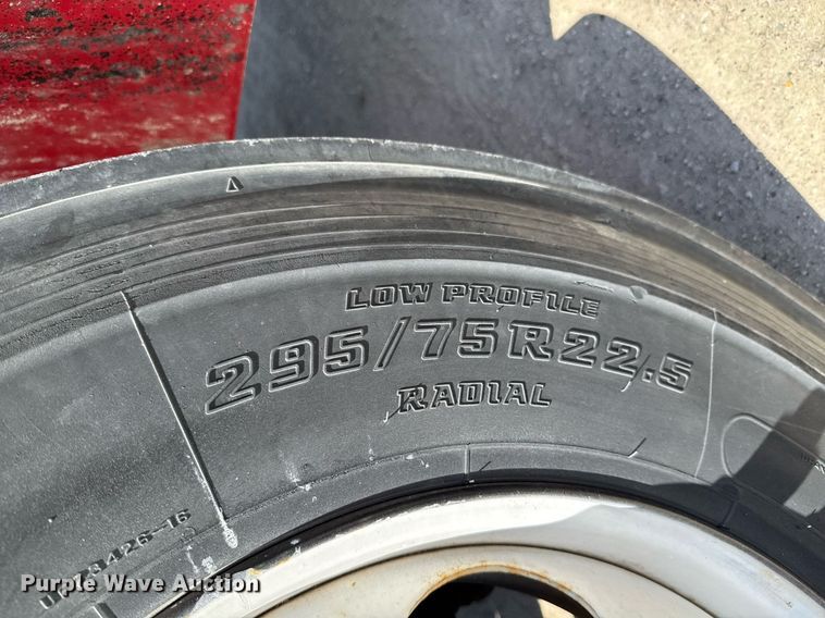 image for item DU9018 2000 Freightliner FL70 semi truck