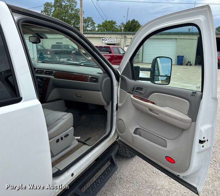 image for item DU9188 2008 Chevrolet Silverado 2500HD LTZ Crew Cab pickup truck