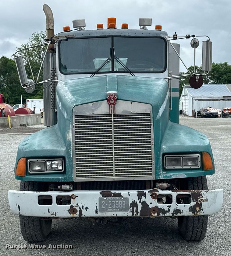 image for item DU9755 1988 Kenworth T60 semi truck