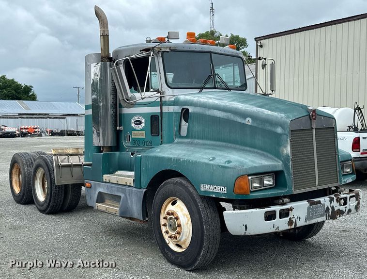 image for item DU9755 1988 Kenworth T60 semi truck