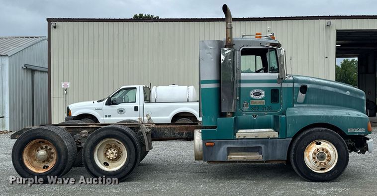 image for item DU9755 1988 Kenworth T60 semi truck