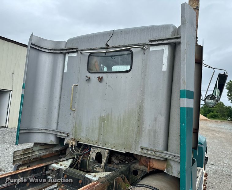 image for item DU9755 1988 Kenworth T60 semi truck