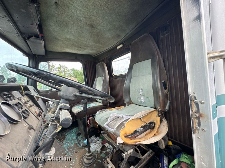 image for item DU9755 1988 Kenworth T60 semi truck