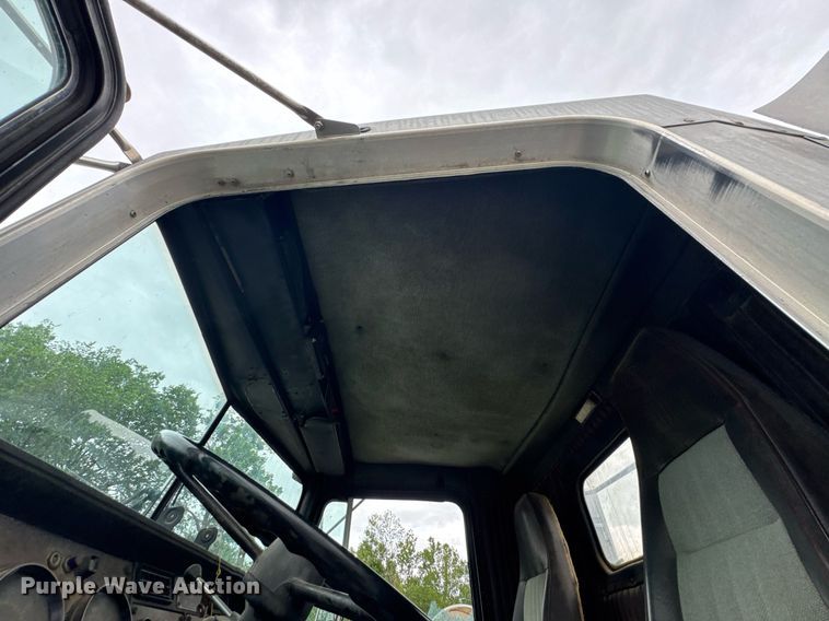 image for item DU9755 1988 Kenworth T60 semi truck