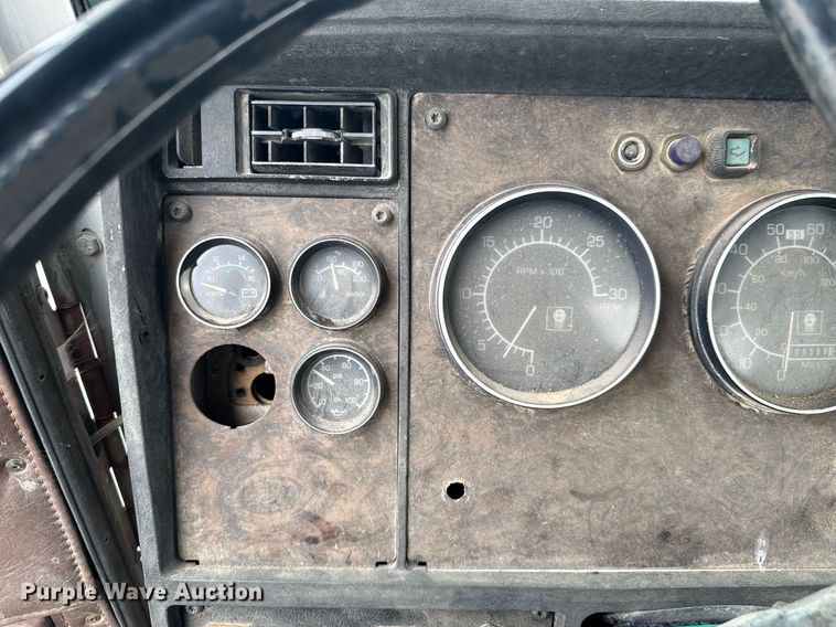 image for item DU9755 1988 Kenworth T60 semi truck