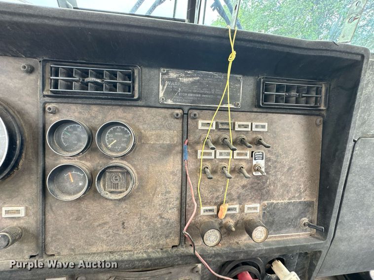 image for item DU9755 1988 Kenworth T60 semi truck