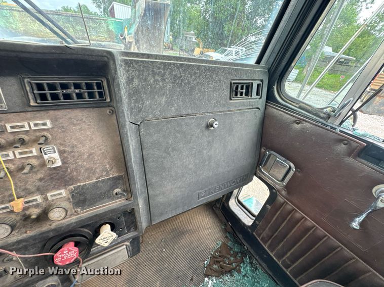 image for item DU9755 1988 Kenworth T60 semi truck