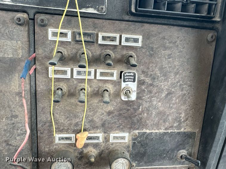 image for item DU9755 1988 Kenworth T60 semi truck