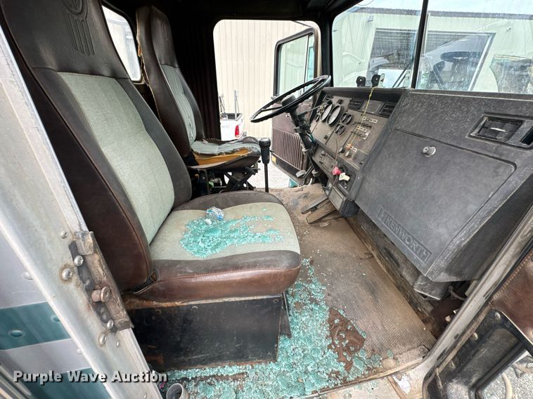 image for item DU9755 1988 Kenworth T60 semi truck