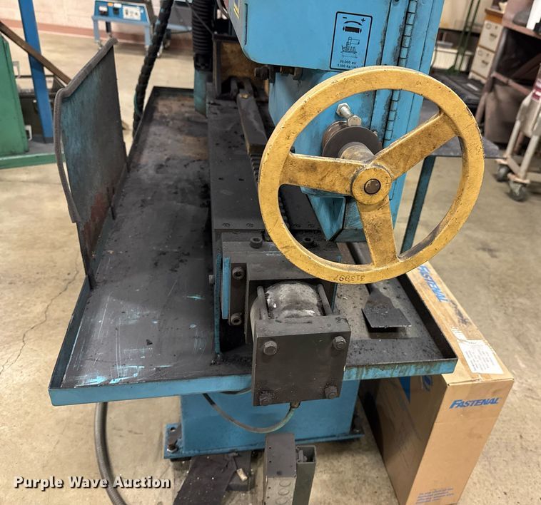 image for item DU9772 DoAll C-916S metal band saw