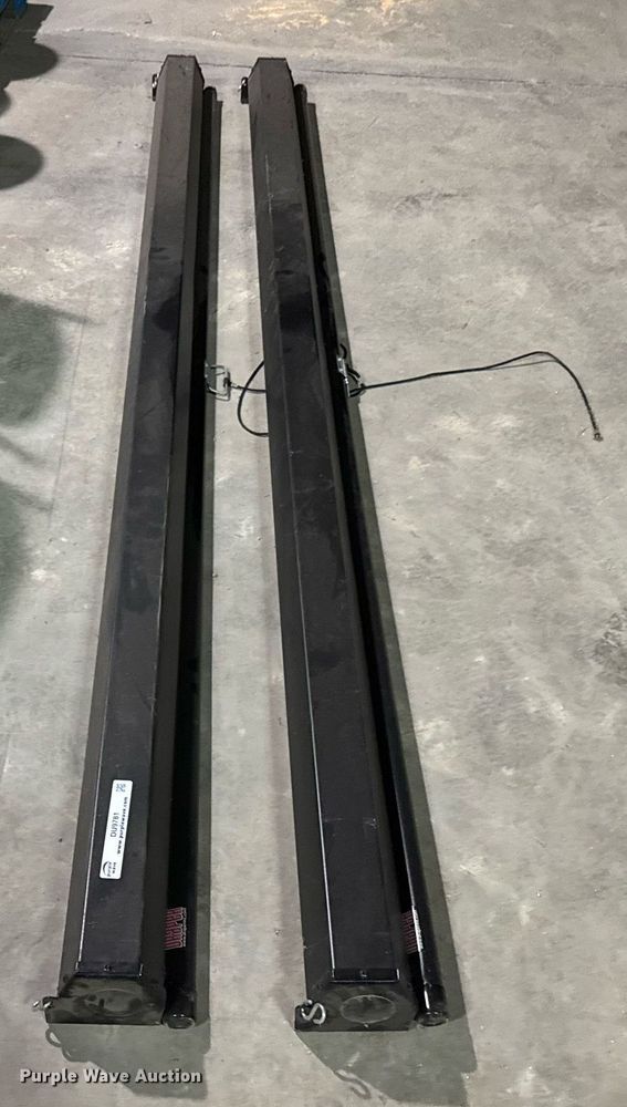 image for item DU9781 (2) Draper projector screens