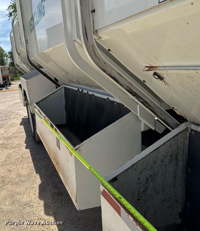 image for item DV2622 2007 International 4300 refuse truck