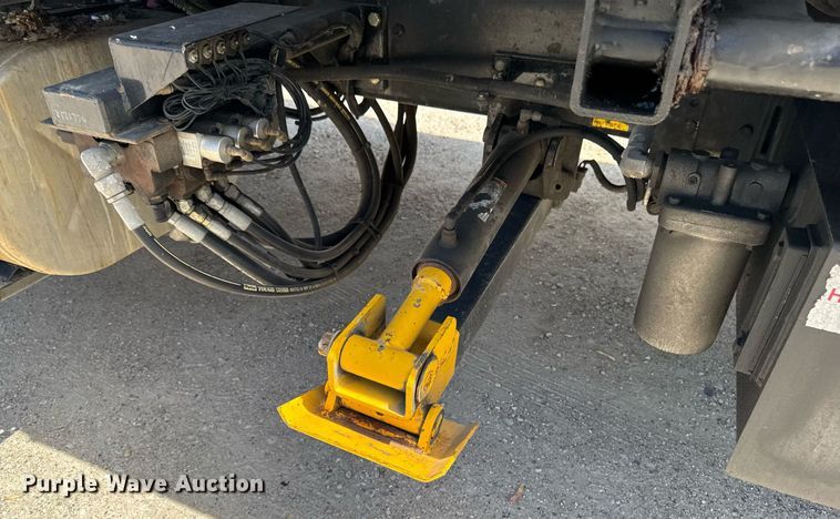 image for item DV2622 2007 International 4300 refuse truck