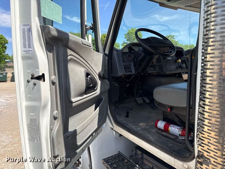 image for item DV2622 2007 International 4300 refuse truck