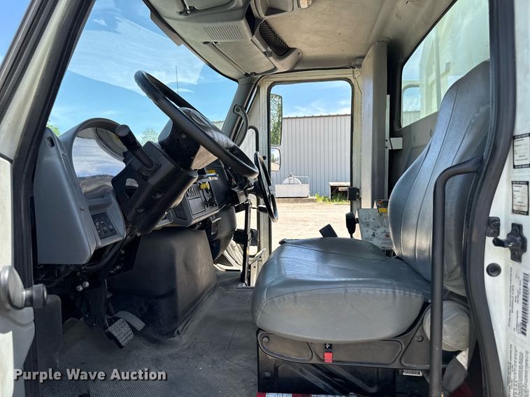 image for item DV2622 2007 International 4300 refuse truck