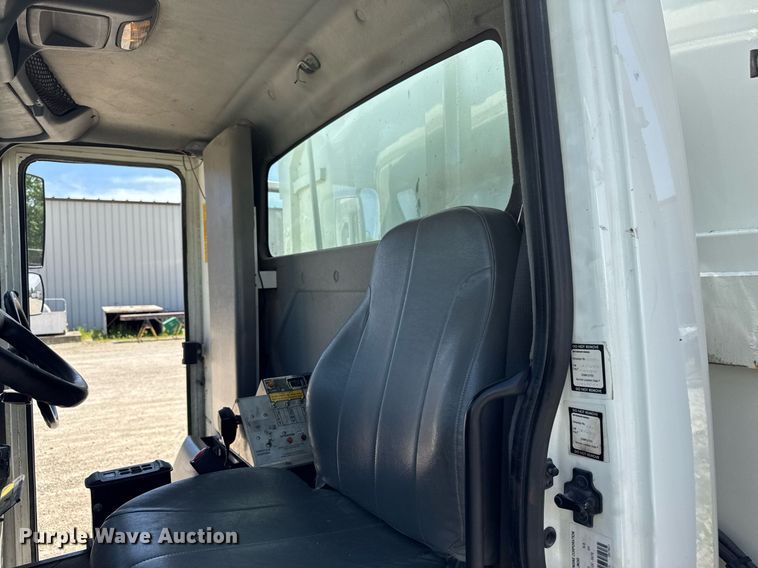 image for item DV2622 2007 International 4300 refuse truck