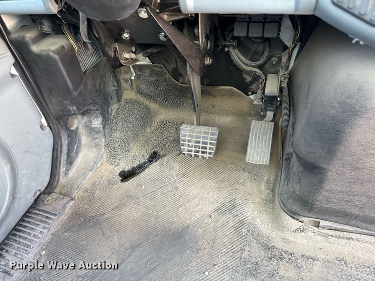 image for item DV2622 2007 International 4300 refuse truck