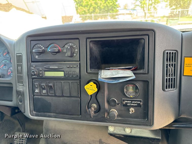 image for item DV2622 2007 International 4300 refuse truck