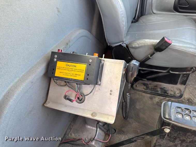 image for item DV2622 2007 International 4300 refuse truck