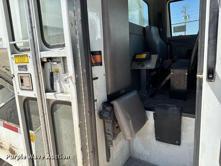 image for item DV2622 2007 International 4300 refuse truck