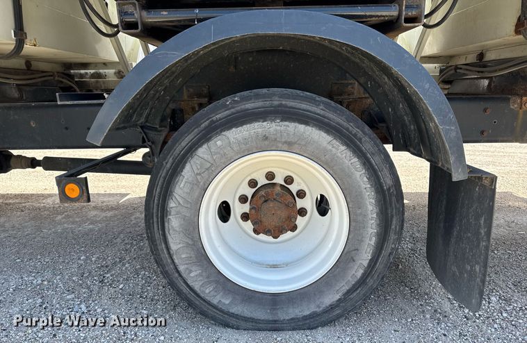 image for item DV2622 2007 International 4300 refuse truck