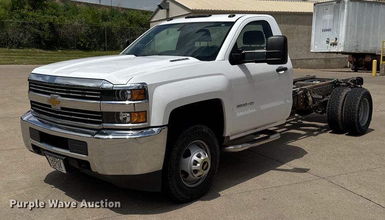 image for item DV2640 2015 Chevrolet Silverado 3500HD pickup truck cab and chassis