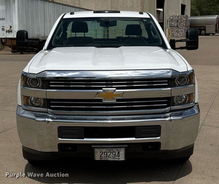 image for item DV2640 2015 Chevrolet Silverado 3500HD pickup truck cab and chassis