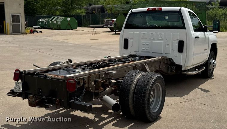 image for item DV2640 2015 Chevrolet Silverado 3500HD pickup truck cab and chassis