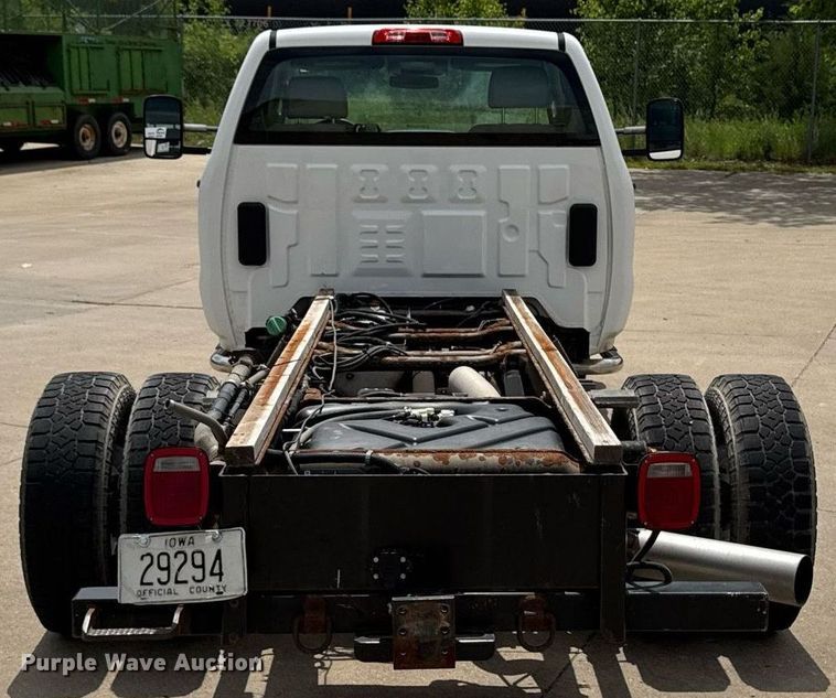 image for item DV2640 2015 Chevrolet Silverado 3500HD pickup truck cab and chassis