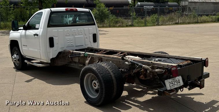 image for item DV2640 2015 Chevrolet Silverado 3500HD pickup truck cab and chassis