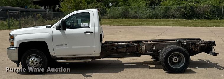 image for item DV2640 2015 Chevrolet Silverado 3500HD pickup truck cab and chassis