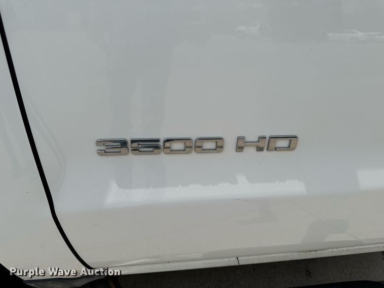 image for item DV2640 2015 Chevrolet Silverado 3500HD pickup truck cab and chassis