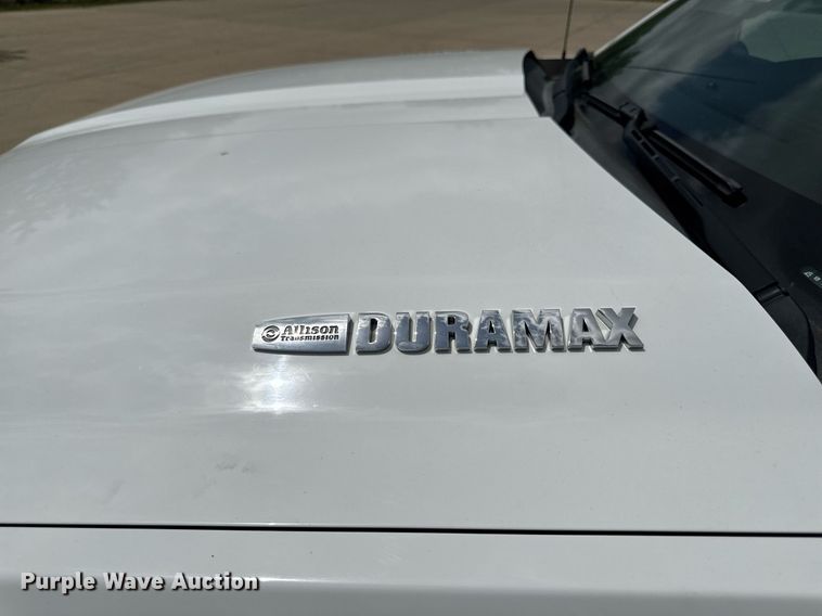 image for item DV2640 2015 Chevrolet Silverado 3500HD pickup truck cab and chassis