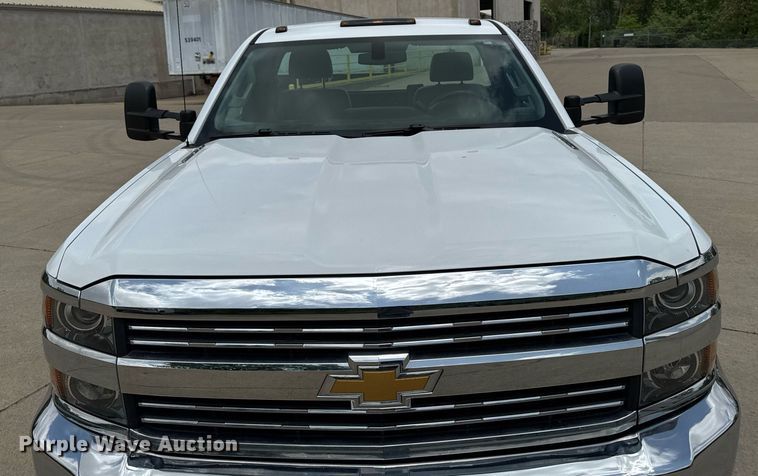 image for item DV2640 2015 Chevrolet Silverado 3500HD pickup truck cab and chassis