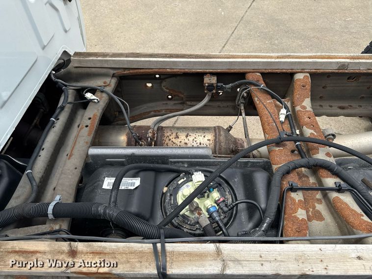 image for item DV2640 2015 Chevrolet Silverado 3500HD pickup truck cab and chassis