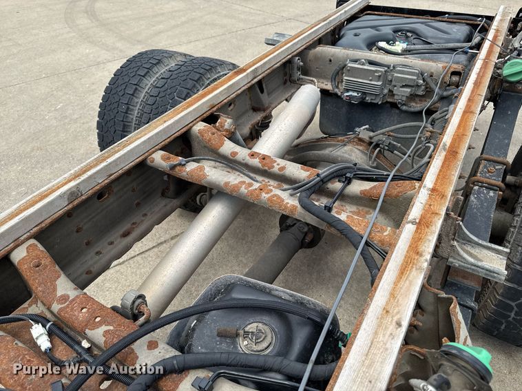 image for item DV2640 2015 Chevrolet Silverado 3500HD pickup truck cab and chassis