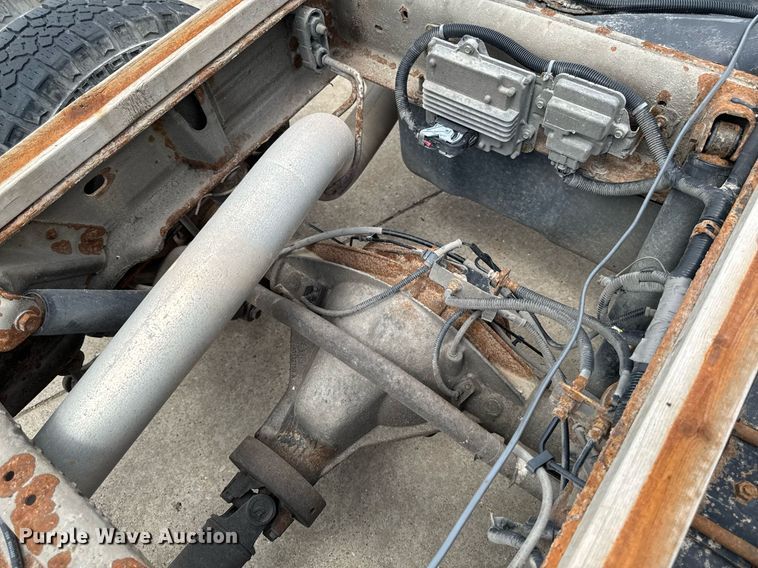 image for item DV2640 2015 Chevrolet Silverado 3500HD pickup truck cab and chassis