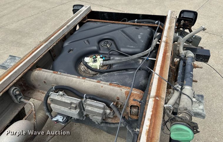 image for item DV2640 2015 Chevrolet Silverado 3500HD pickup truck cab and chassis