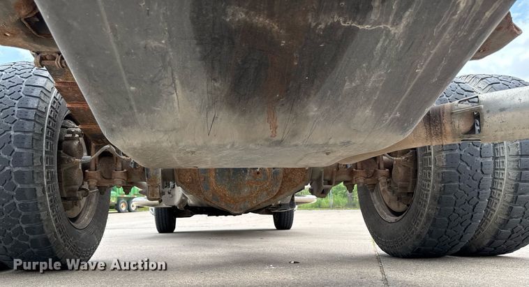 image for item DV2640 2015 Chevrolet Silverado 3500HD pickup truck cab and chassis