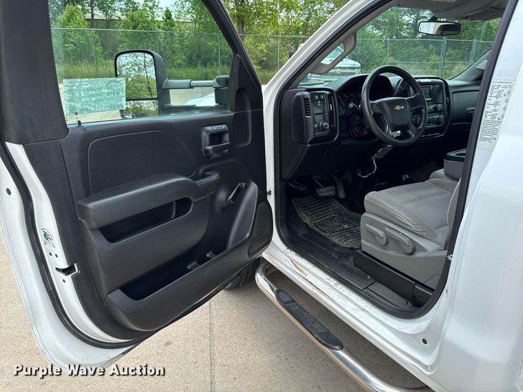 image for item DV2640 2015 Chevrolet Silverado 3500HD pickup truck cab and chassis