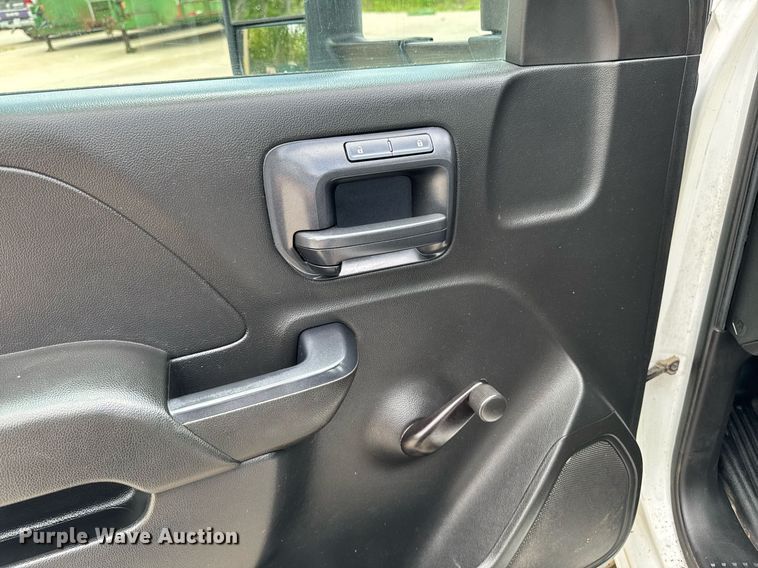 image for item DV2640 2015 Chevrolet Silverado 3500HD pickup truck cab and chassis