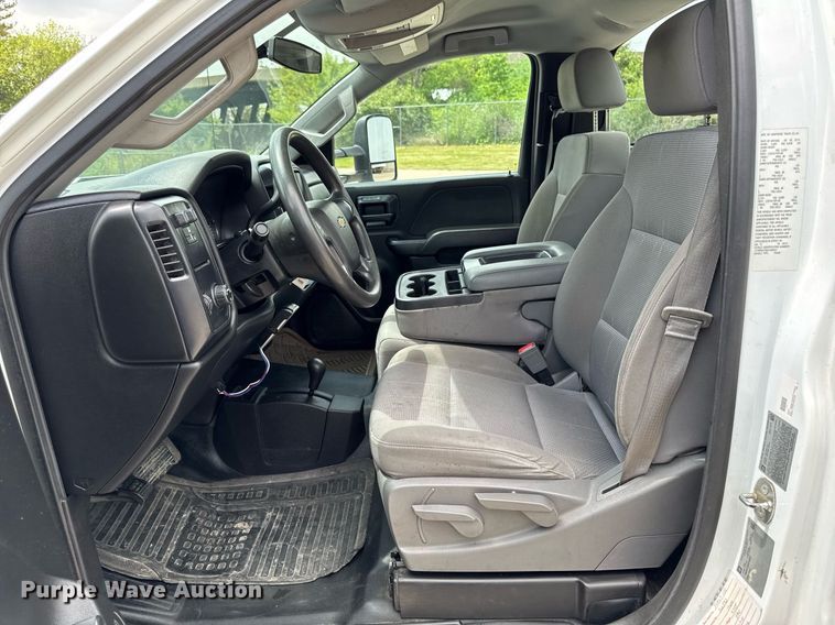 image for item DV2640 2015 Chevrolet Silverado 3500HD pickup truck cab and chassis