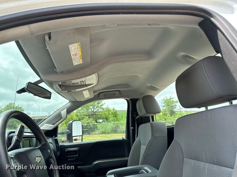 image for item DV2640 2015 Chevrolet Silverado 3500HD pickup truck cab and chassis