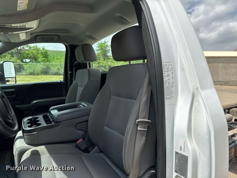 image for item DV2640 2015 Chevrolet Silverado 3500HD pickup truck cab and chassis