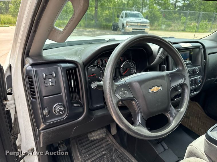 image for item DV2640 2015 Chevrolet Silverado 3500HD pickup truck cab and chassis