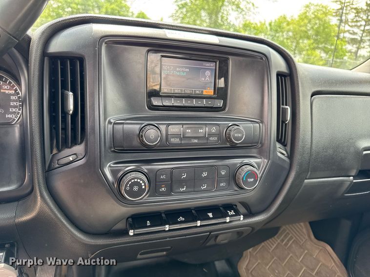 image for item DV2640 2015 Chevrolet Silverado 3500HD pickup truck cab and chassis