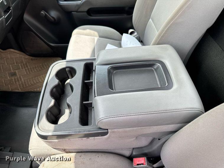 image for item DV2640 2015 Chevrolet Silverado 3500HD pickup truck cab and chassis