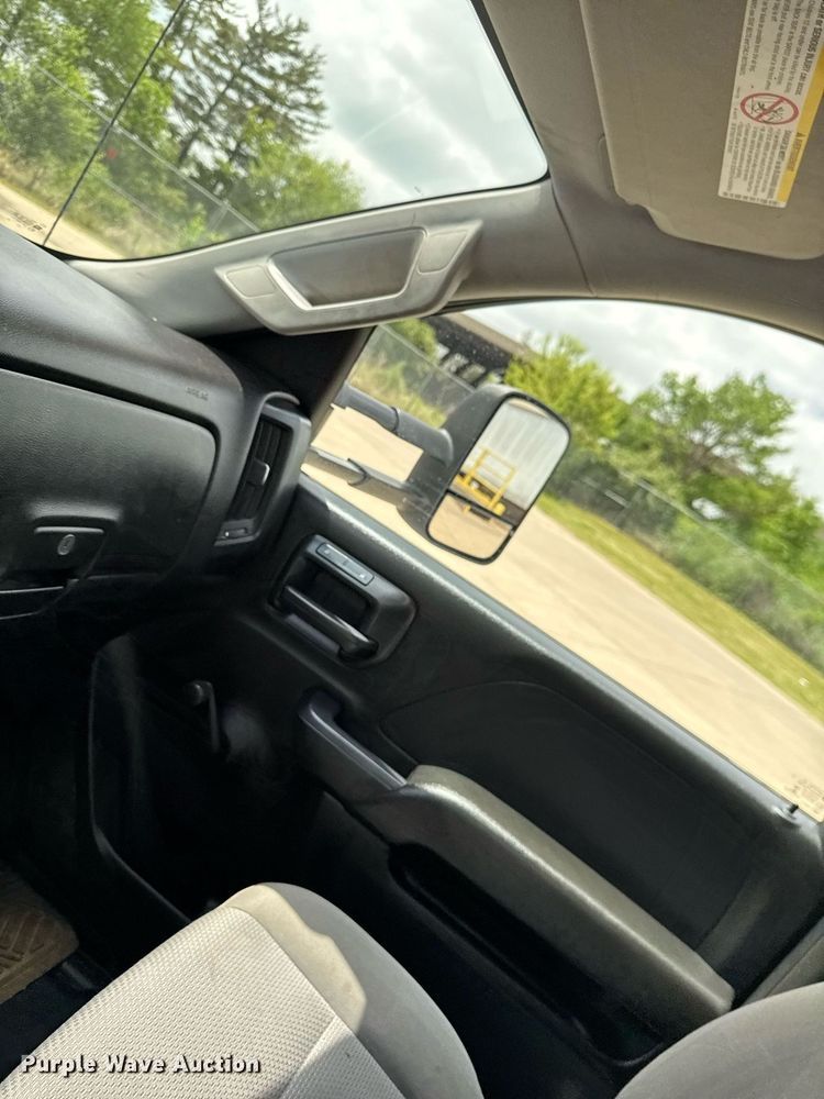 image for item DV2640 2015 Chevrolet Silverado 3500HD pickup truck cab and chassis